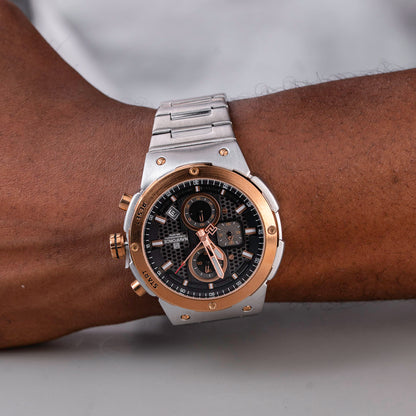 Montre homme argentée fond noir