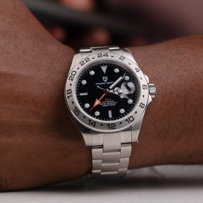 Montre homme argentée fond noir